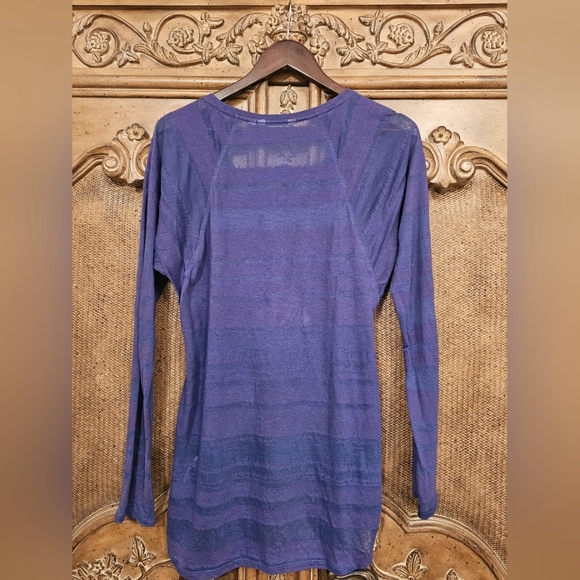 ATHLETA Semi Shear long sleeve T in Blueish Purple Size Large - Picture 2 of 3